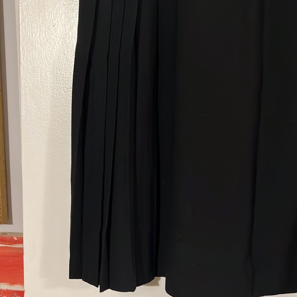 Révue 100% wool black pleated skirt - Picture 3 of 7